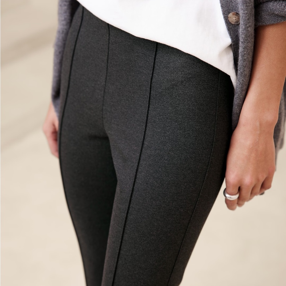 Women’s Banana Republic two piece sweater and pant set gray v neck pull on pant - Picture 6 of 13